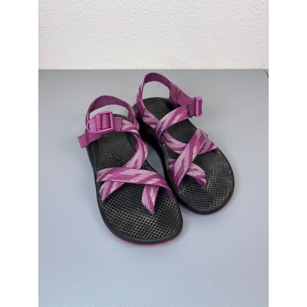 Chaco's women's 7 purple patterned strappy hiking casual sandals‎